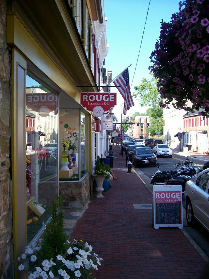 | Leesburg Colonial Inn