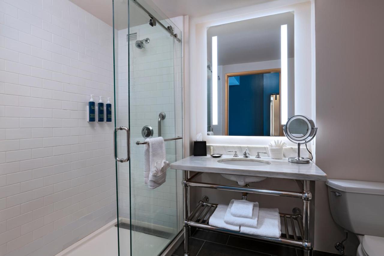 Deluxe King Room at Four Points by Sheraton Houston West