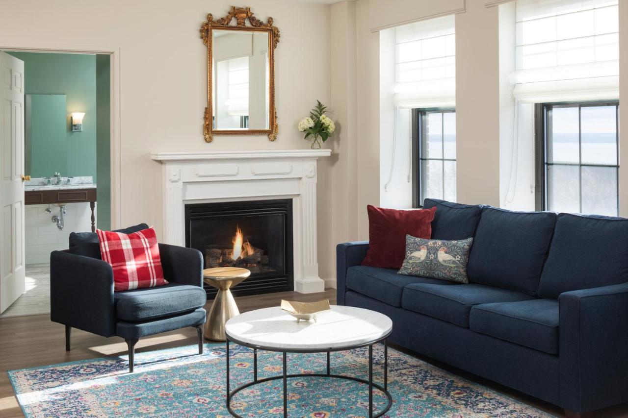King Suite at Landmark Inn