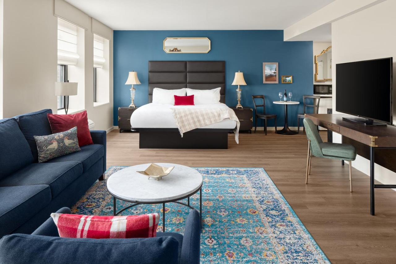 King Suite at Landmark Inn