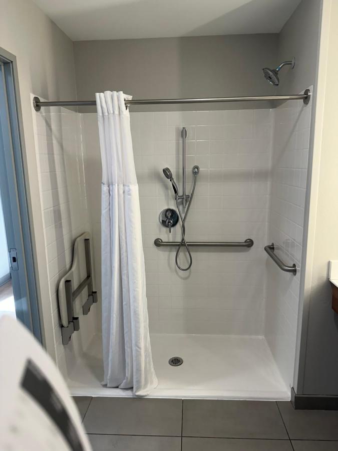 King Room - Mobility Access/Non-Smoking at Microtel Inn & Suites by Wyndham Hot Springs