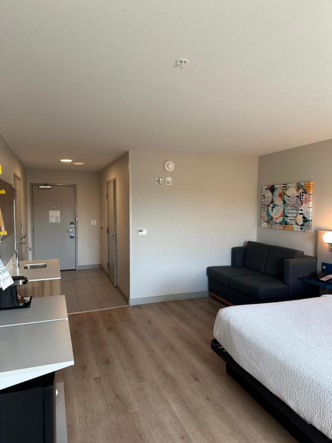 King Suite - Non-Smoking at Microtel Inn & Suites by Wyndham Hot Springs
