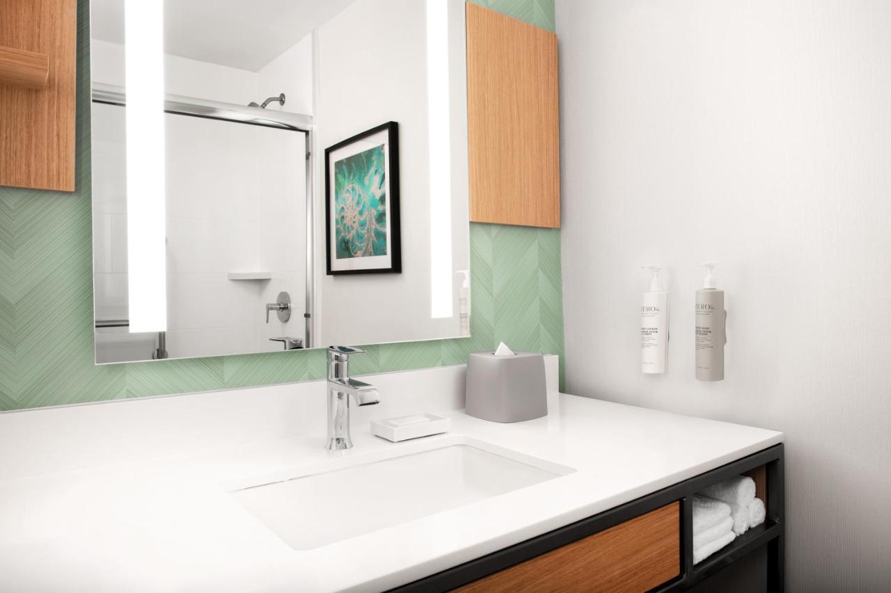 | Hilton Garden Inn Solomons