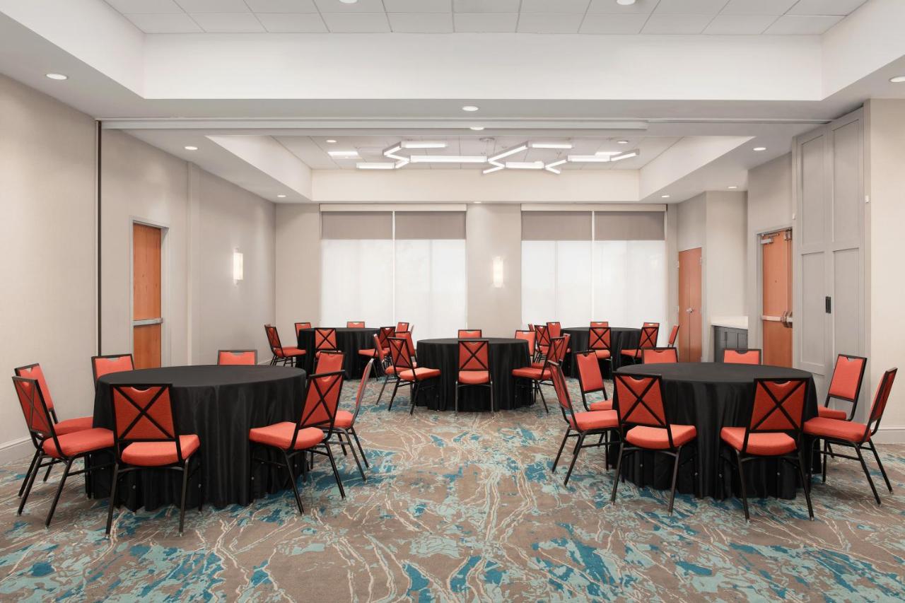 | Hilton Garden Inn Solomons