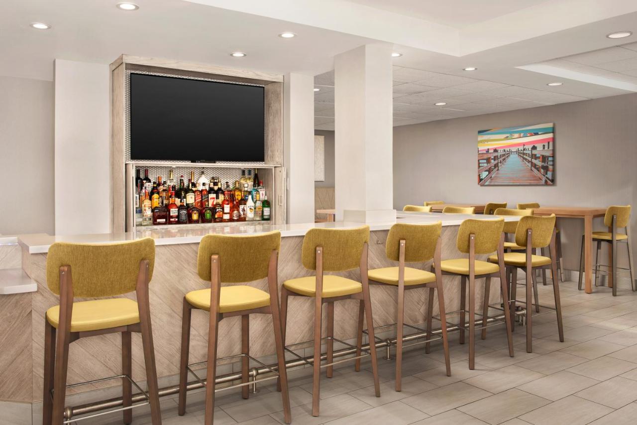 | Hilton Garden Inn Solomons
