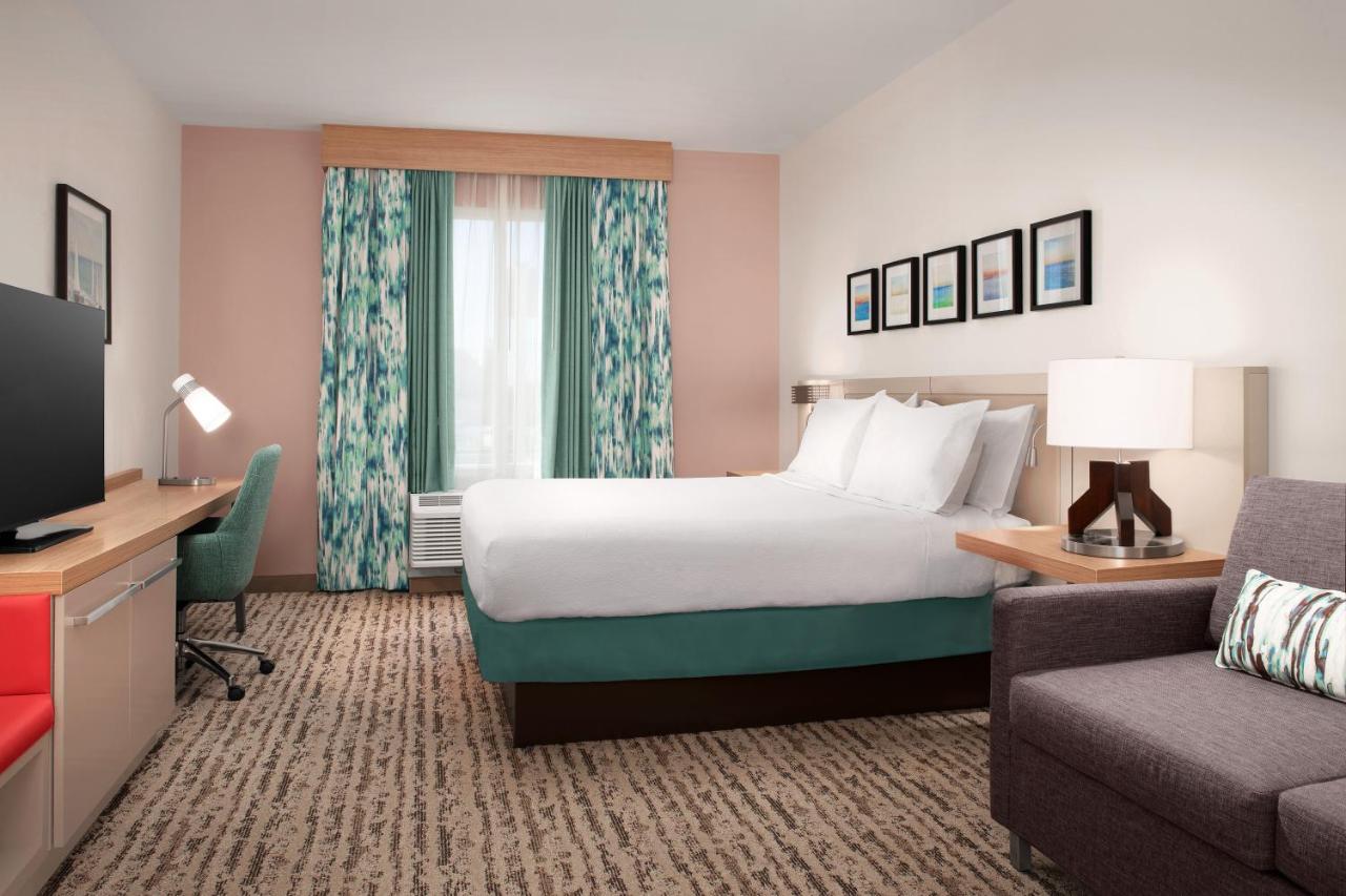 | Hilton Garden Inn Solomons