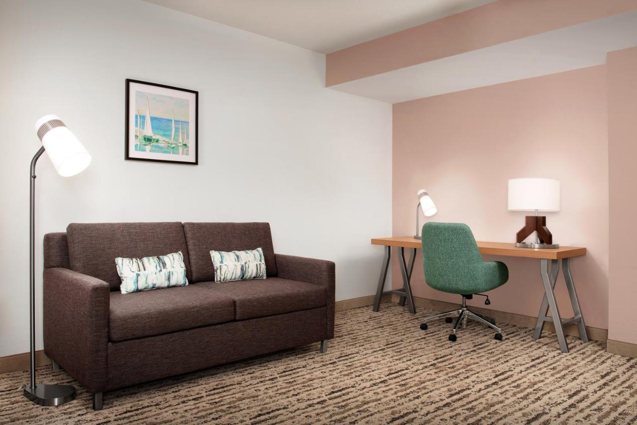 | Hilton Garden Inn Solomons
