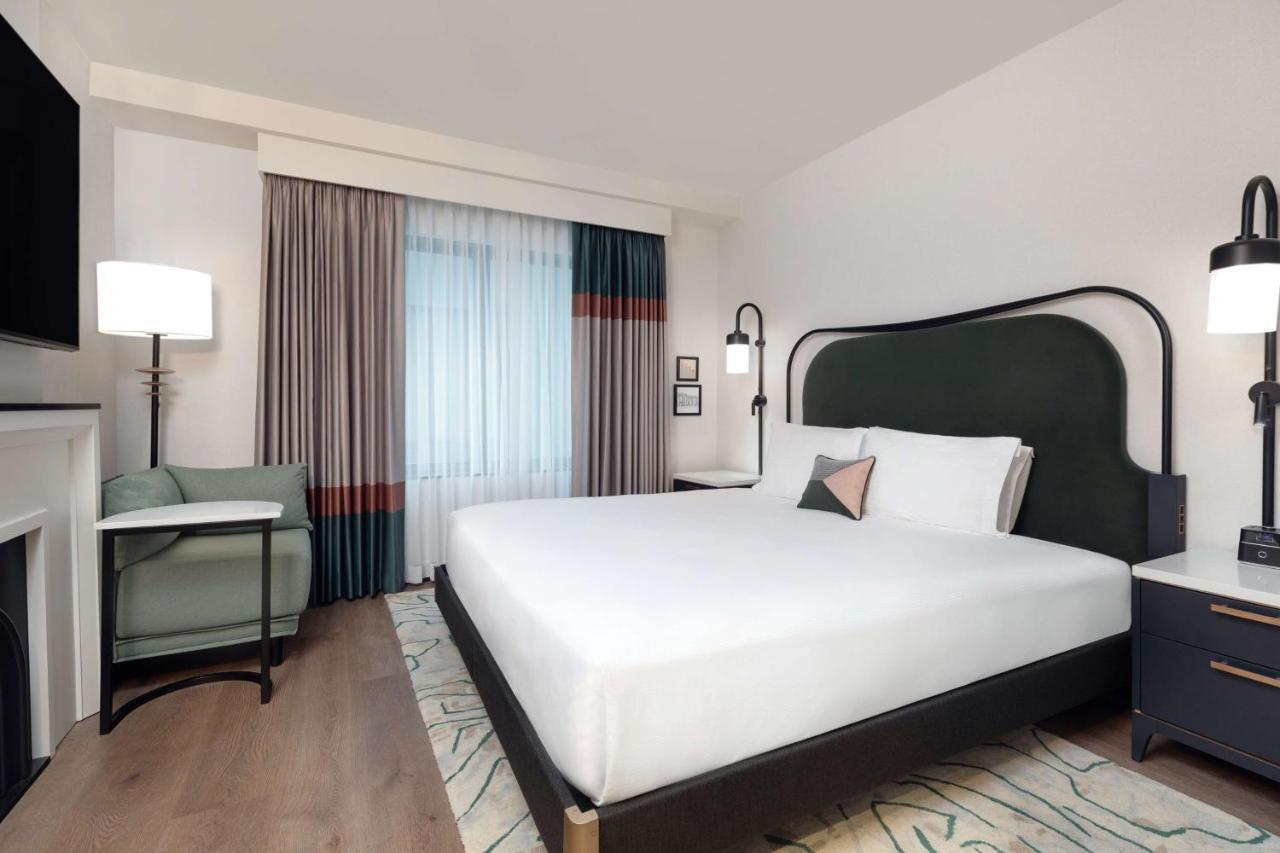 King Room at Pennyweight Hotel Boston, Curio Collection by Hilton