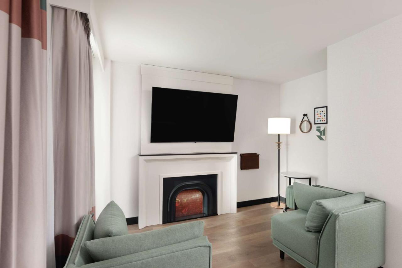 Premium King Room at Pennyweight Hotel Boston, Curio Collection by Hilton