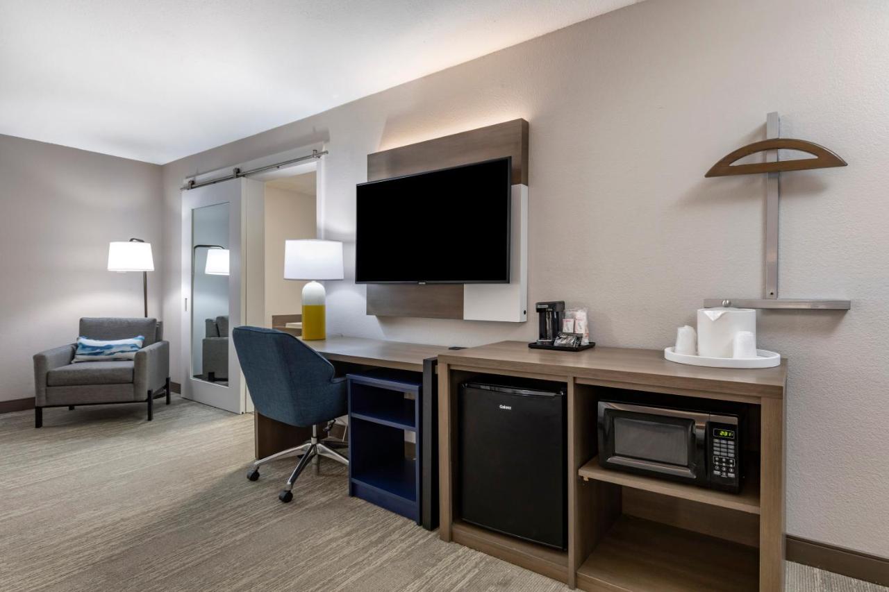 King Suite with Whirlpool - Non smoking at Comfort Inn - Weatherford
