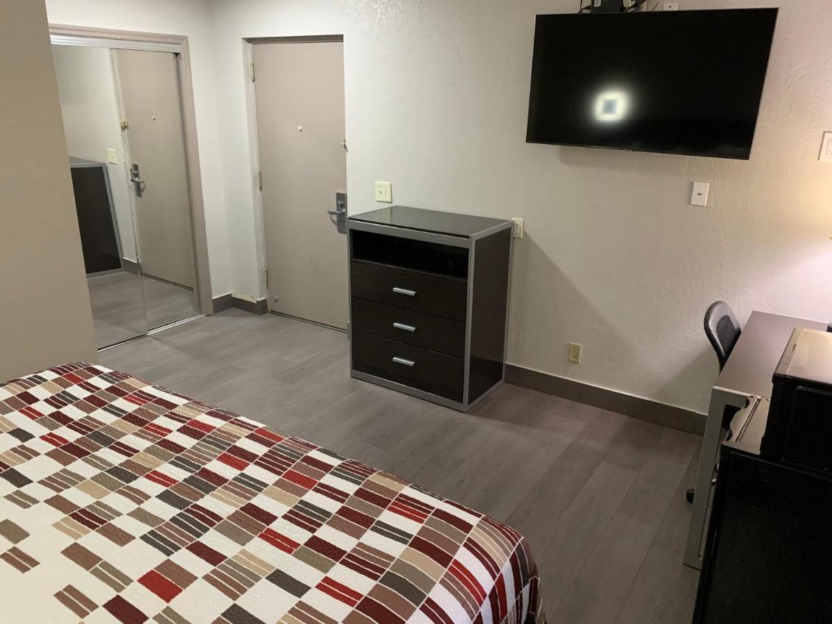 | Days Inn by Wyndham Long Island/Copiague