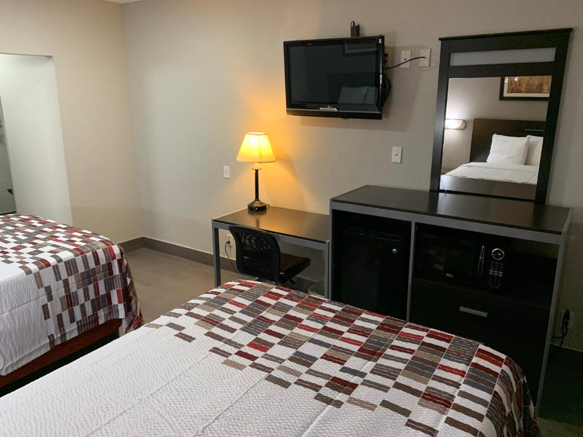 | Days Inn by Wyndham Long Island/Copiague