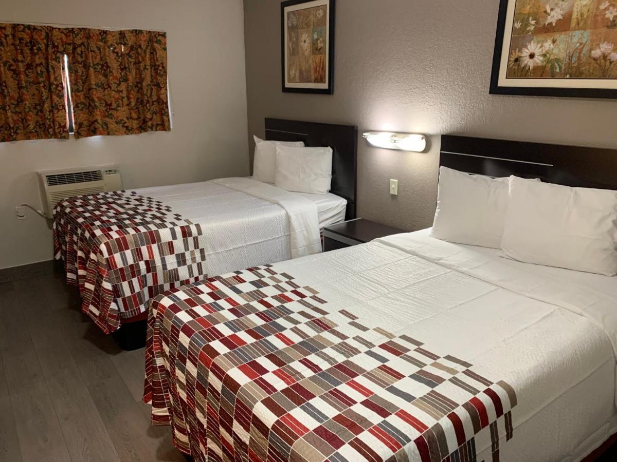 | Days Inn by Wyndham Long Island/Copiague