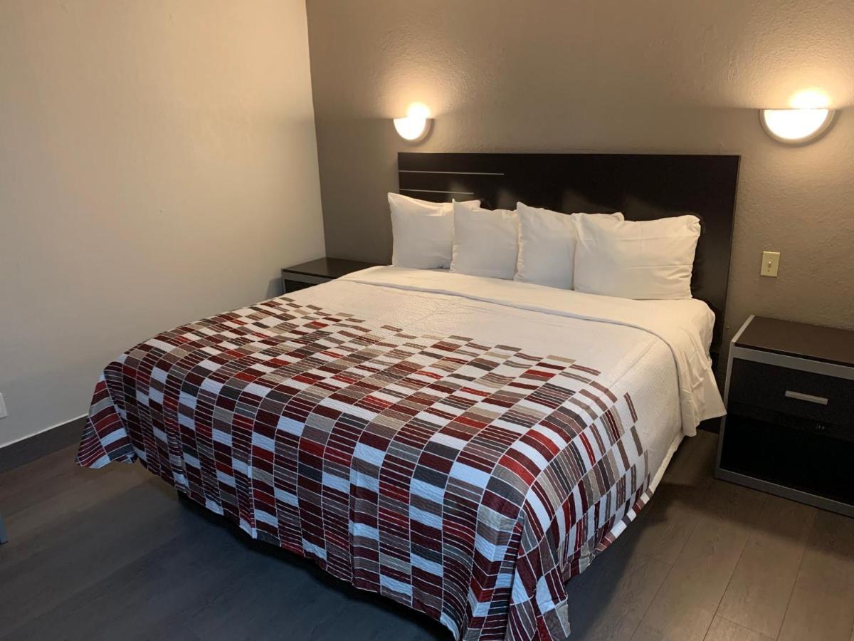 | Days Inn by Wyndham Long Island/Copiague