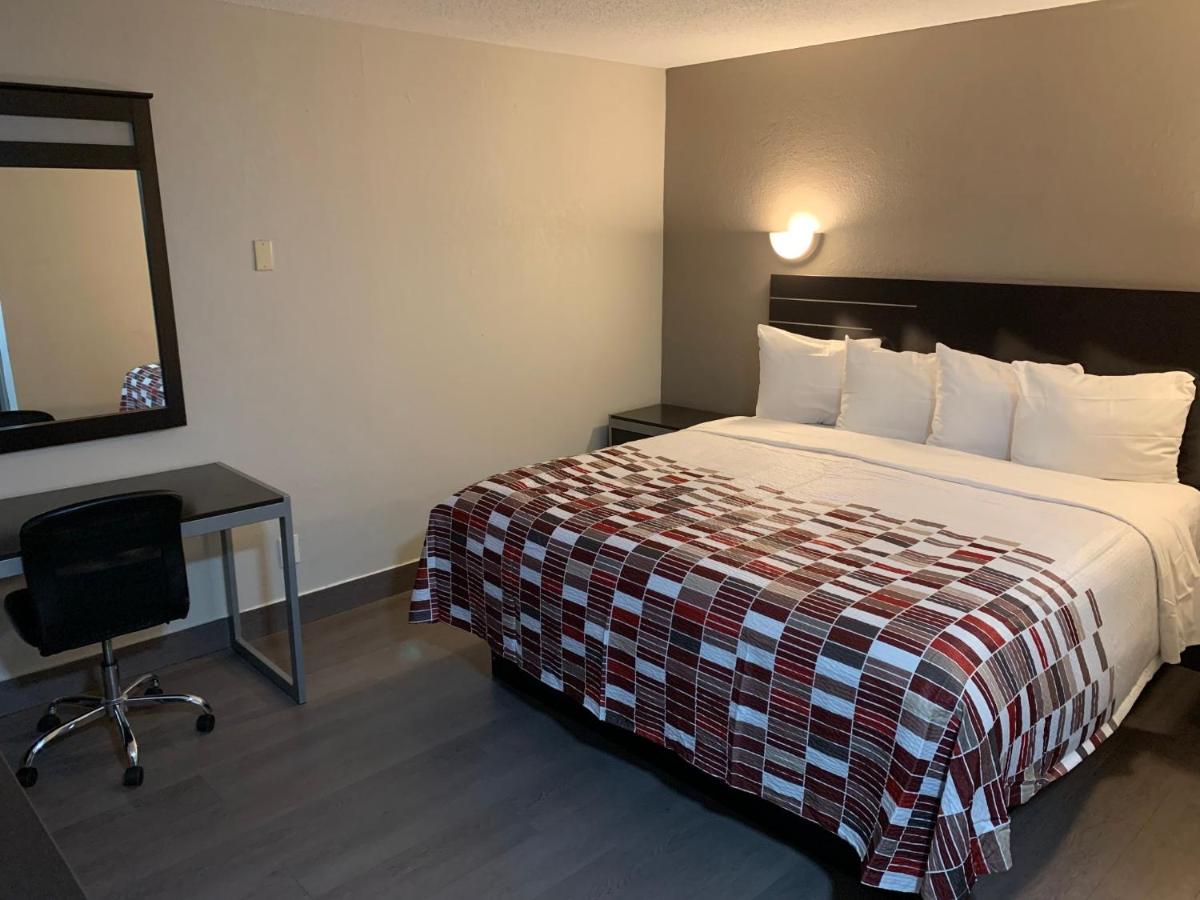 | Days Inn by Wyndham Long Island/Copiague