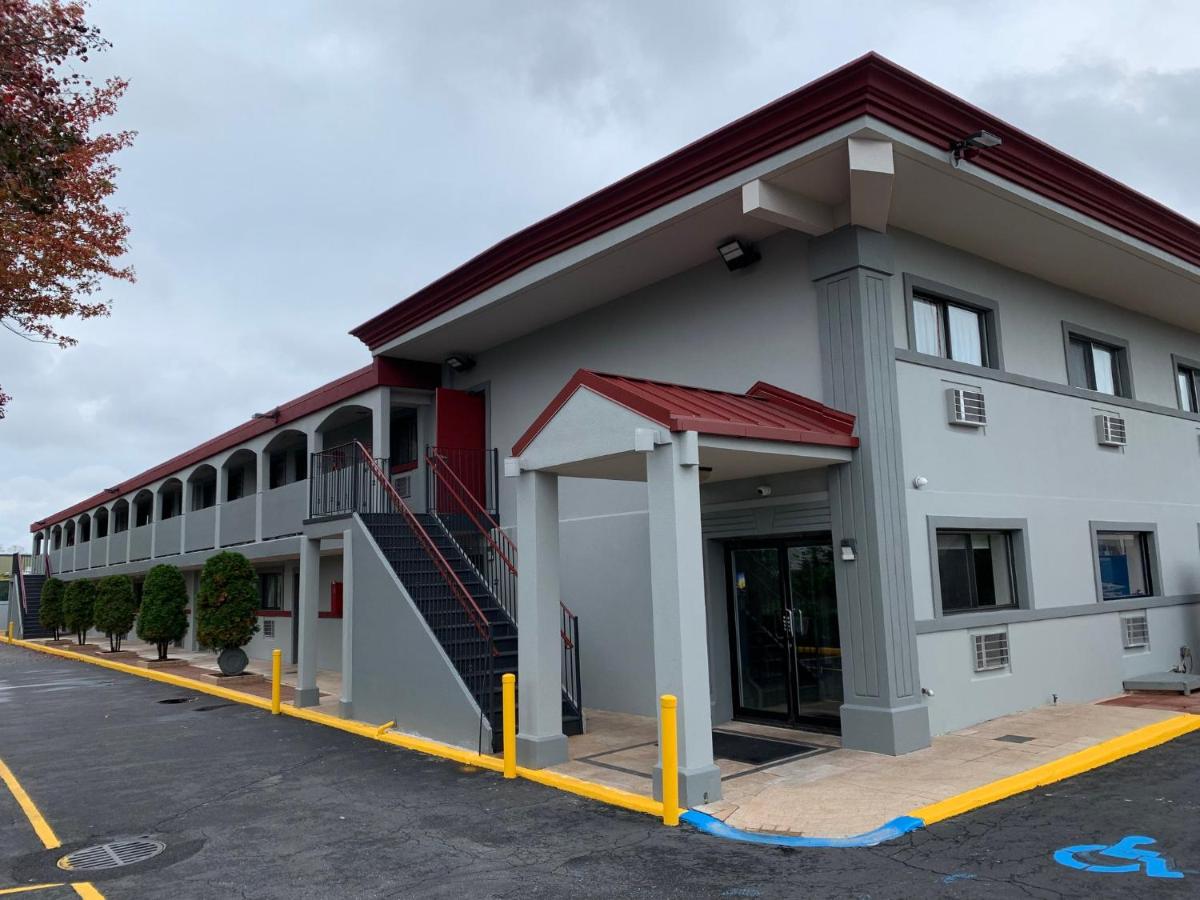  | Days Inn by Wyndham Long Island/Copiague