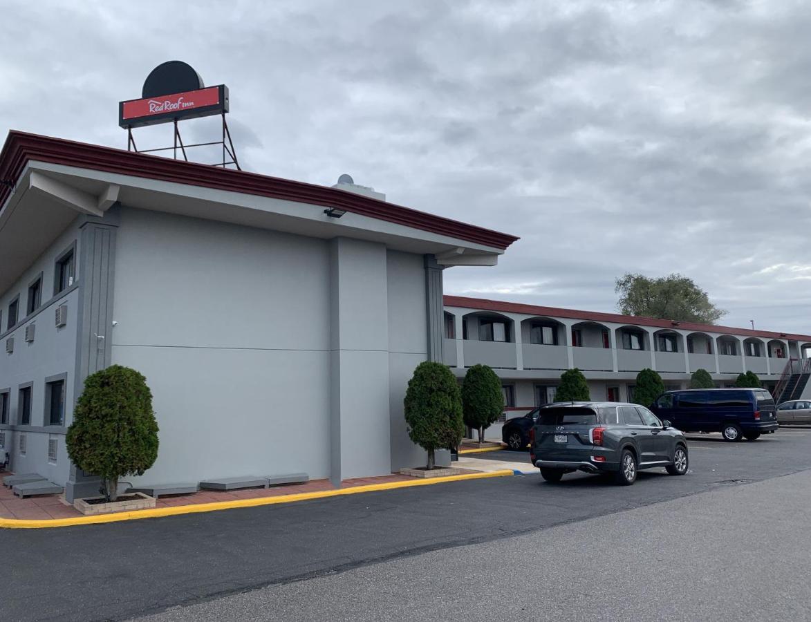 | Days Inn by Wyndham Long Island/Copiague
