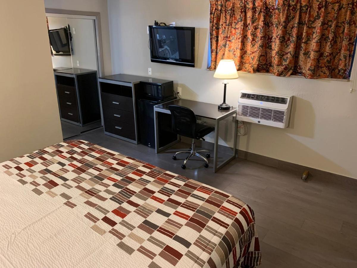 | Days Inn by Wyndham Long Island/Copiague