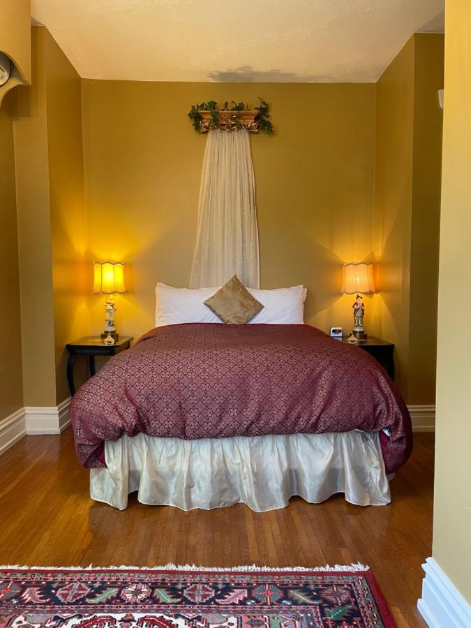 | The Hollinger House