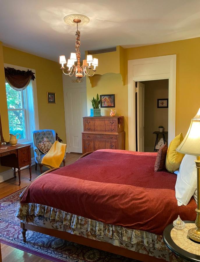  | The Hollinger House