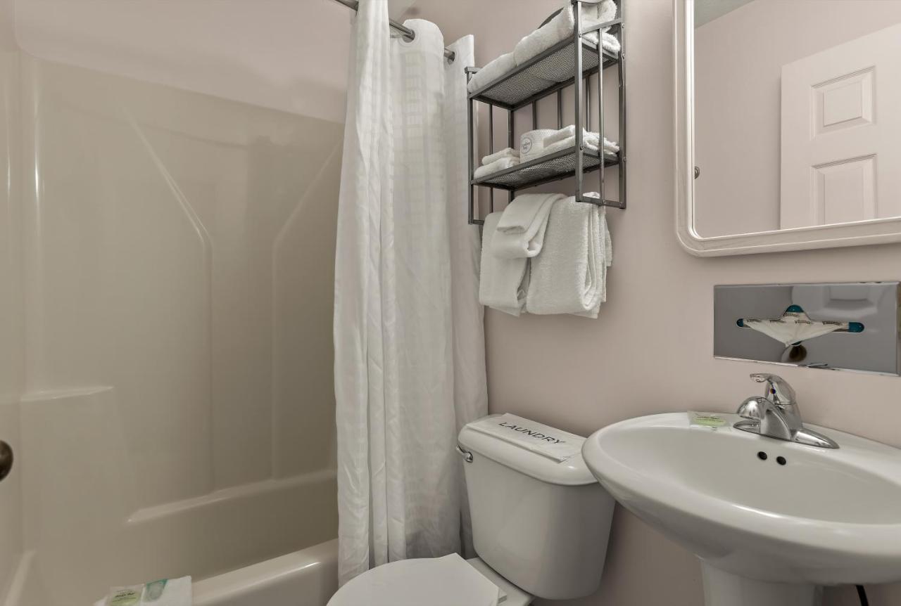| Traverse Bay Inn