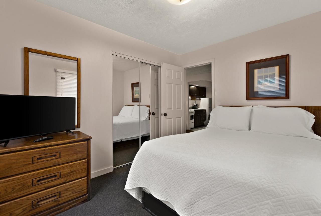| Traverse Bay Inn