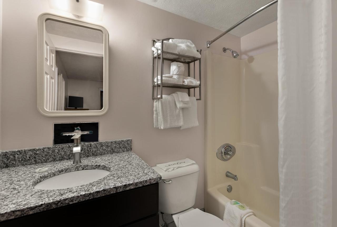 | Traverse Bay Inn