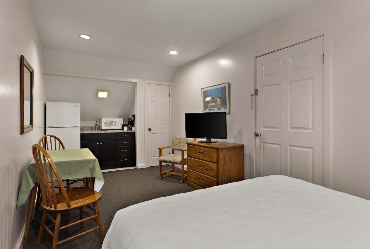 | Traverse Bay Inn