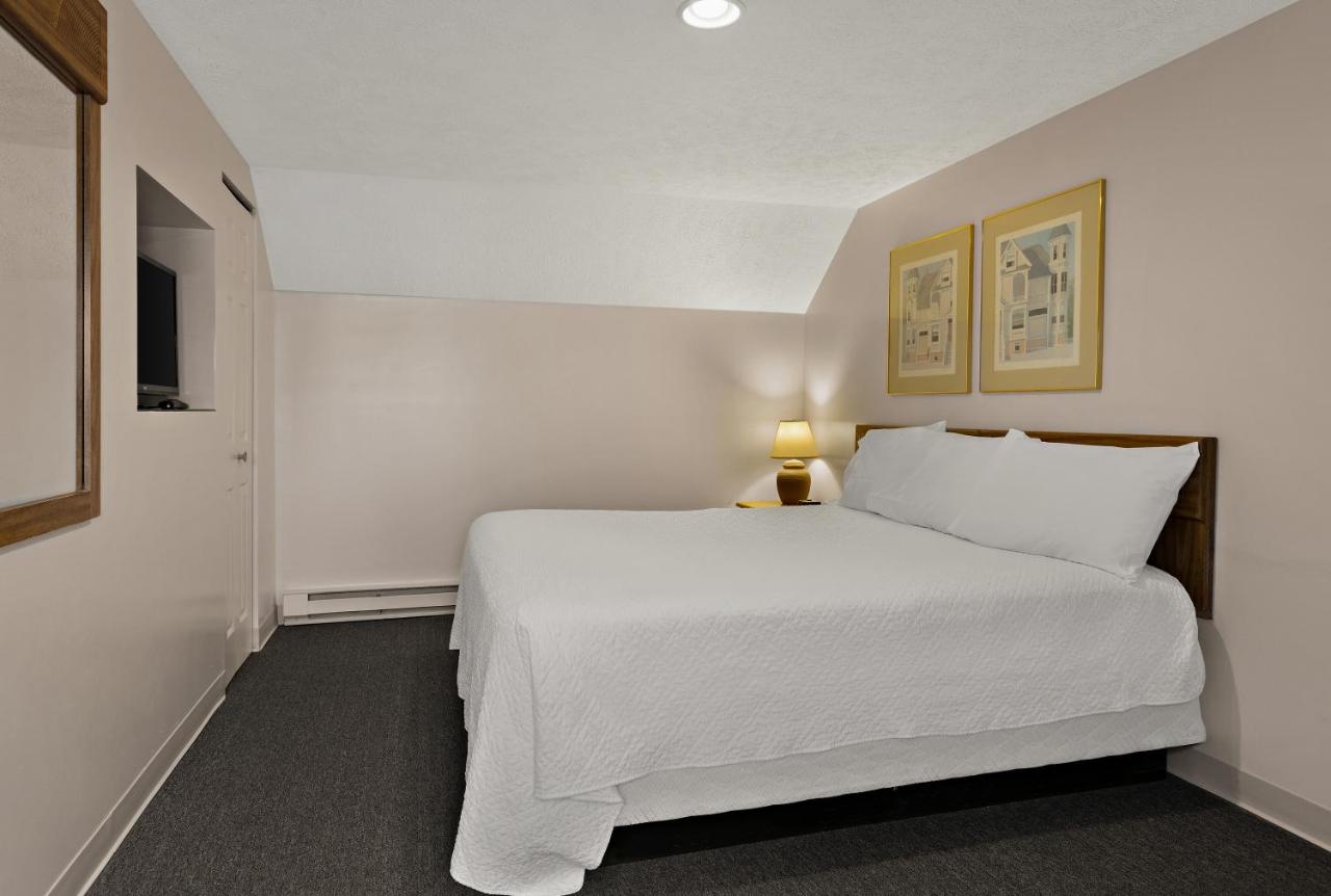 | Traverse Bay Inn