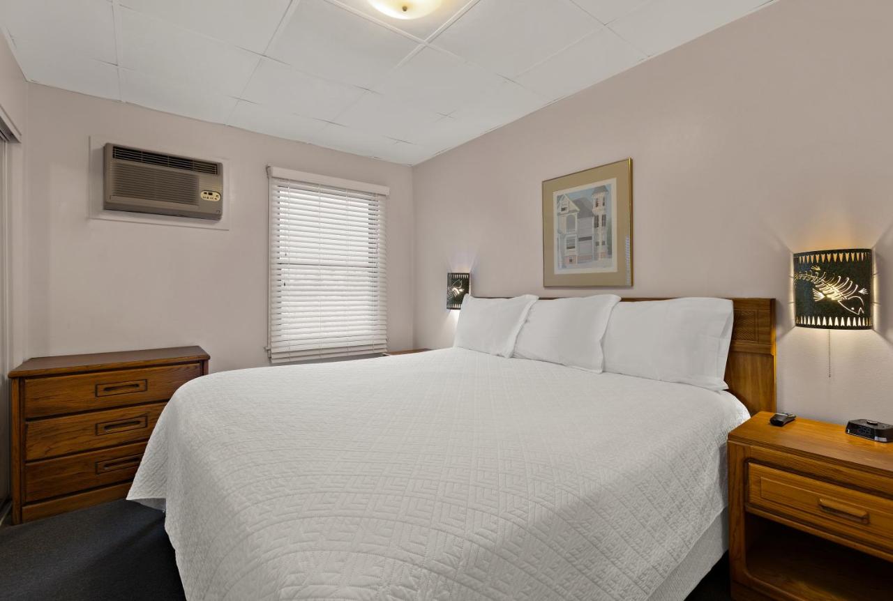 | Traverse Bay Inn