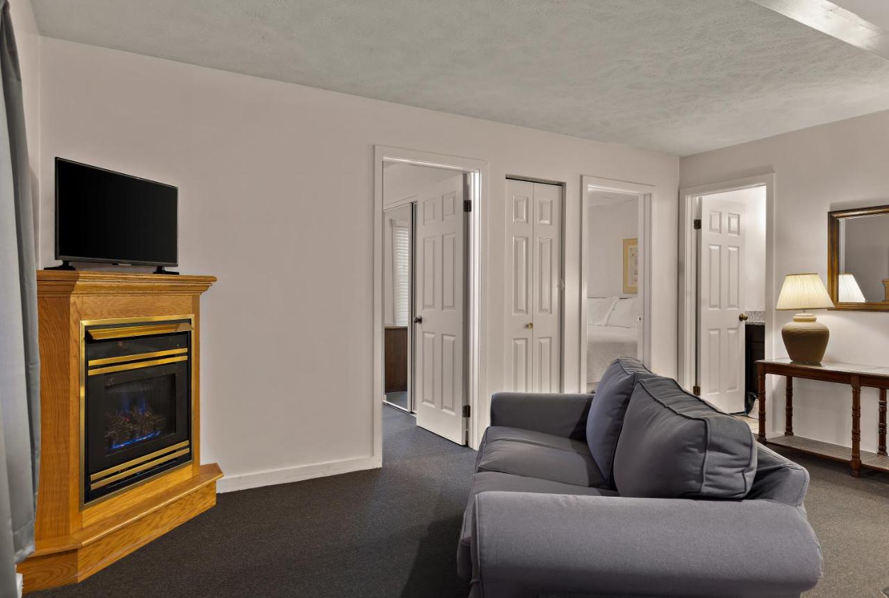 | Traverse Bay Inn