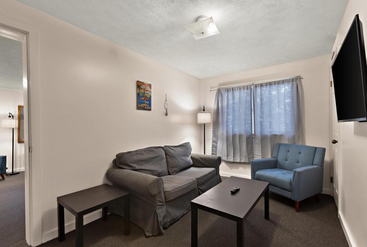 | Traverse Bay Inn