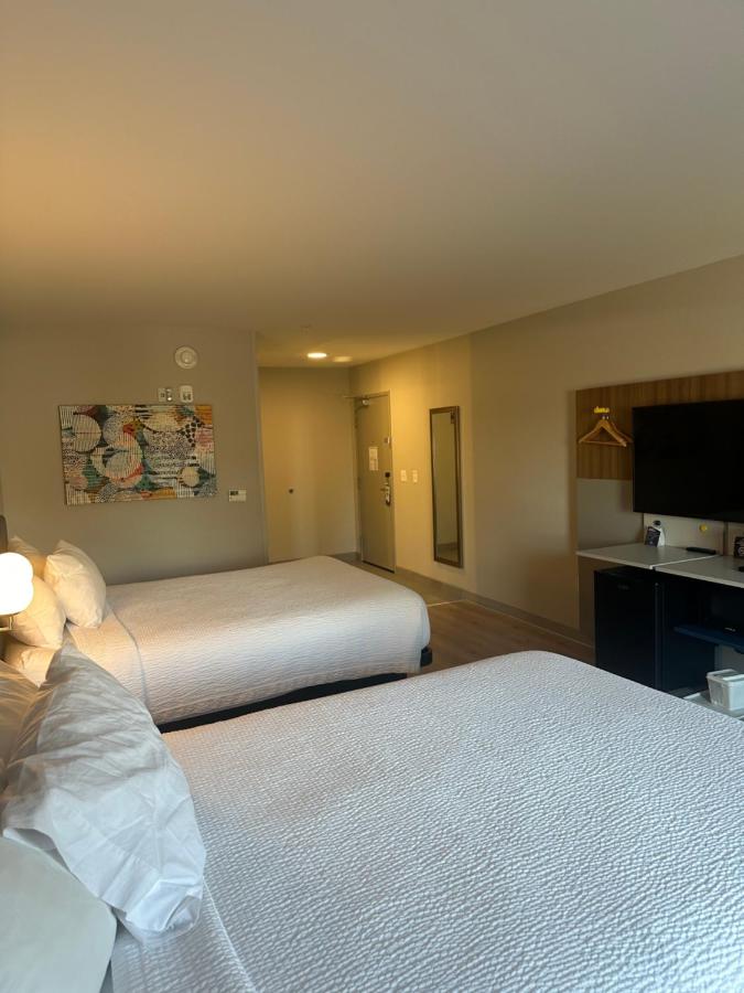 Corner Queen Room with Two Queen Beds - Non-Smoking at Microtel Inn & Suites by Wyndham Hot Springs