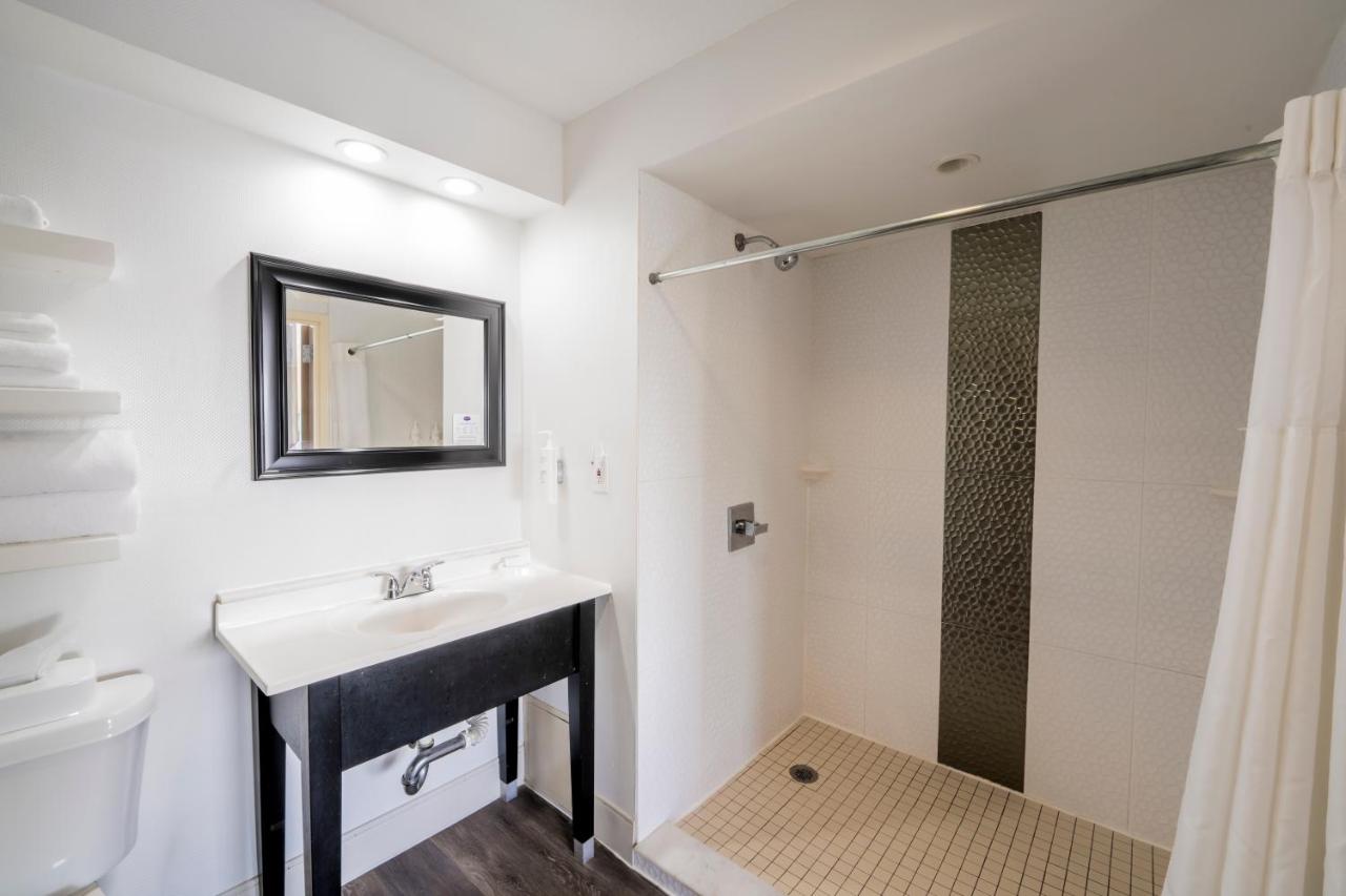 King Room with Bath Tub - Disability Accessible at Hampton Inn St. Augustine US1 North