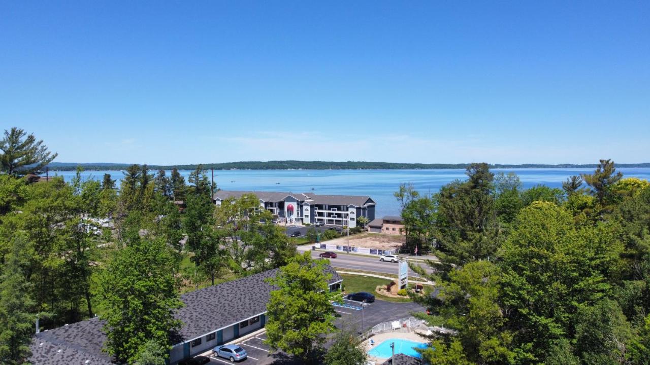 | Traverse Bay Inn