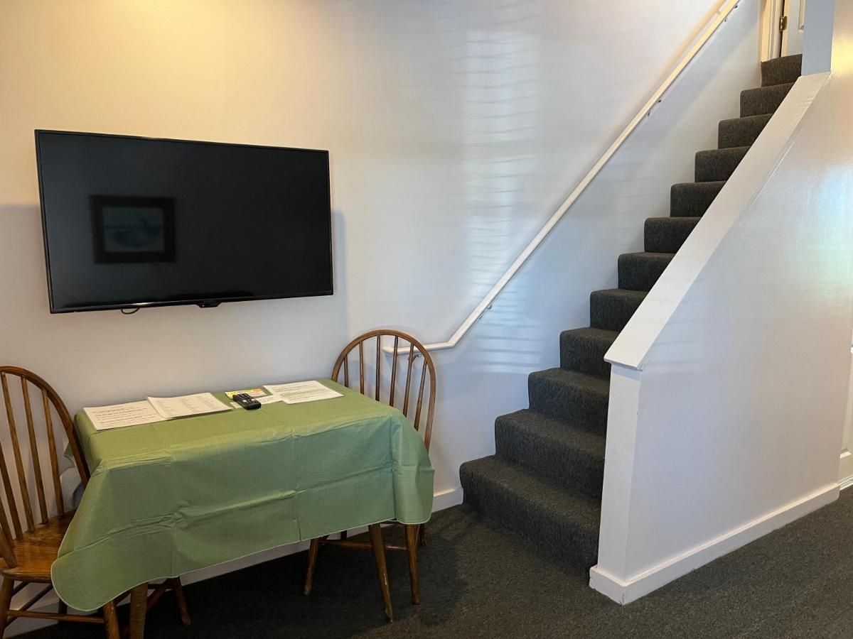 | Traverse Bay Inn