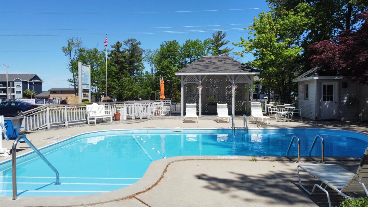| Traverse Bay Inn