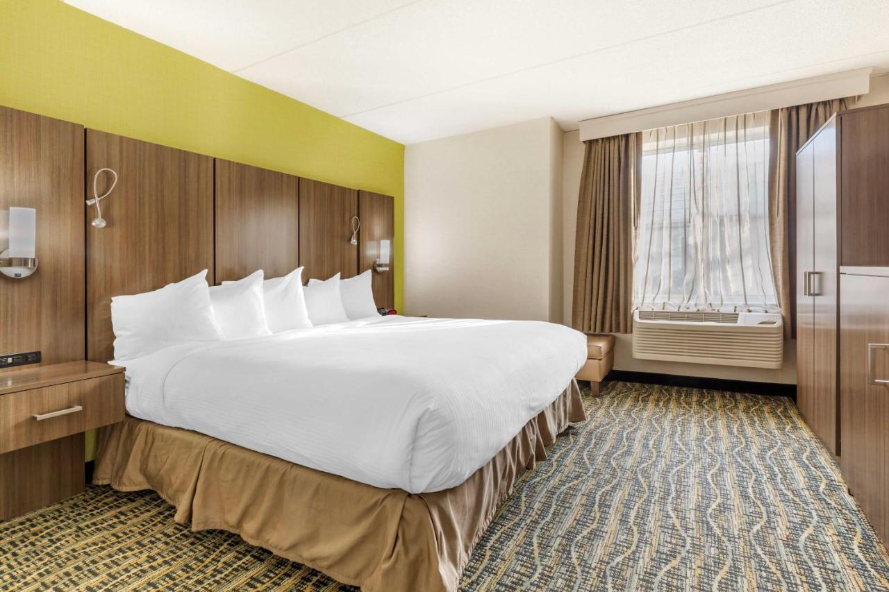King Room - Disability Access With Roll In Shower - Non-Smoking at Best Western Plus New Englander