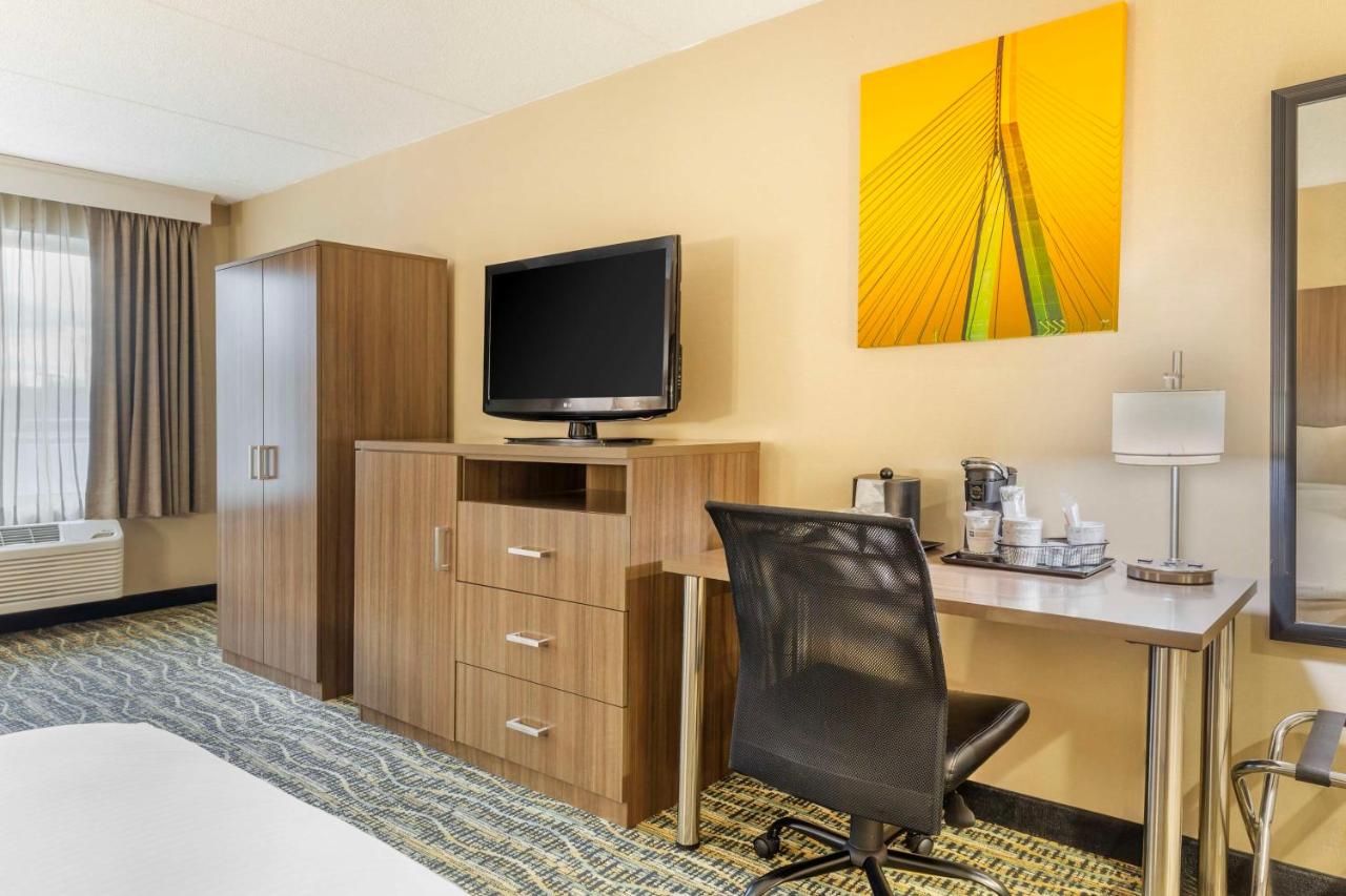 King Room - Non-Smoking at Best Western Plus New Englander