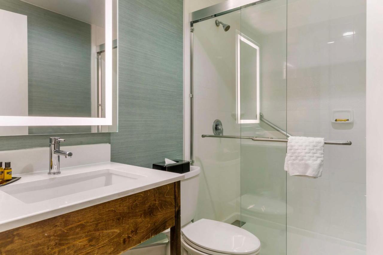 King Room - Non-Smoking at Best Western Plus New Englander