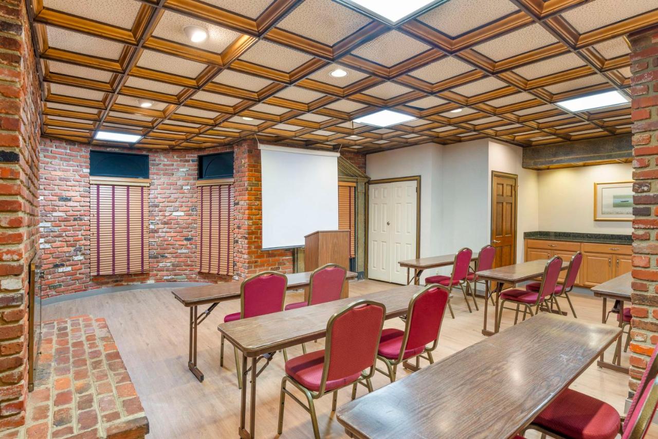 | Best Western PLUS Governor's Inn Richmond