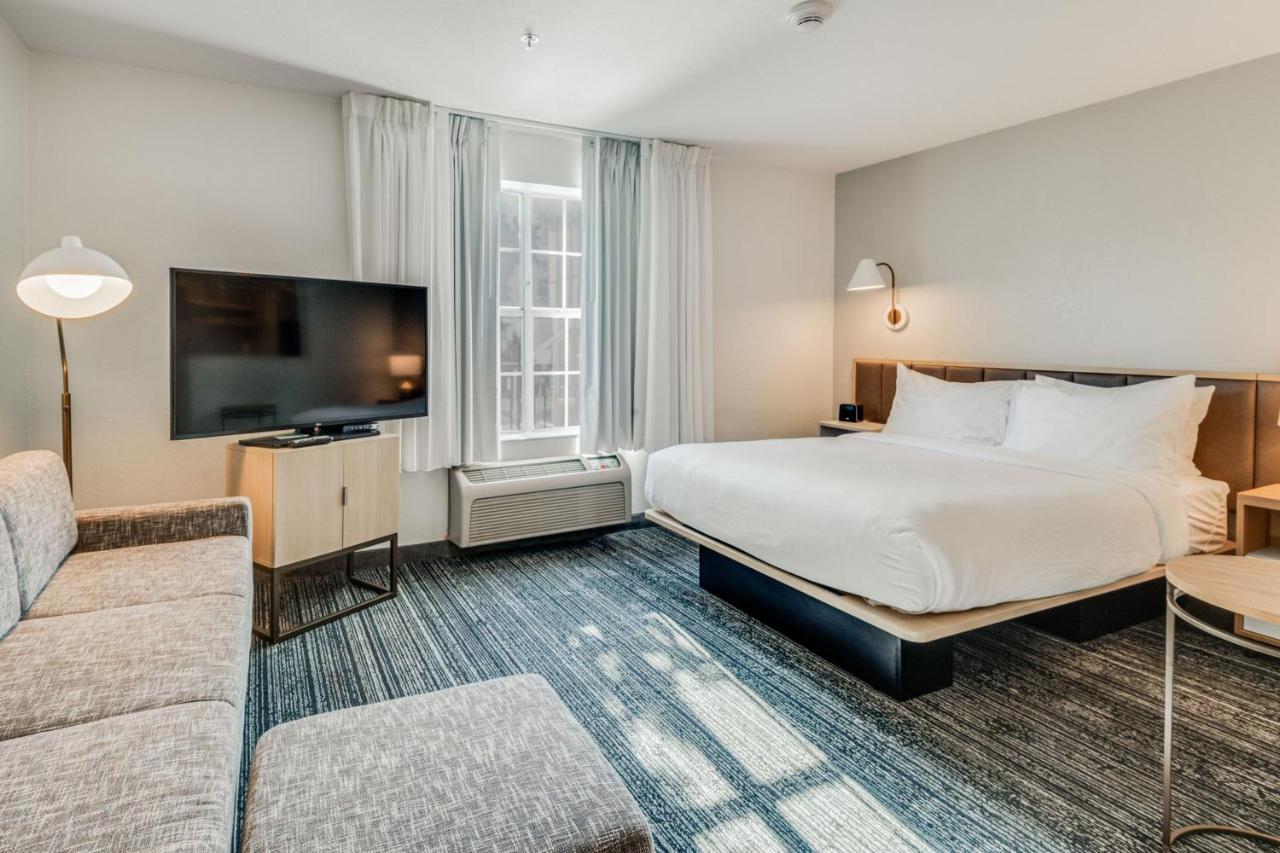 Queen Studio with Sofa Bed at TownePlace Suites by Marriott Dallas Arlington North