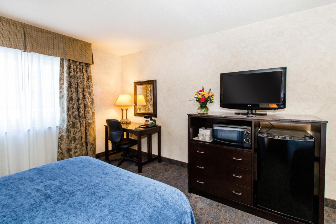 Queen Room with Two Queen Beds at Heritage Hotel Lancaster