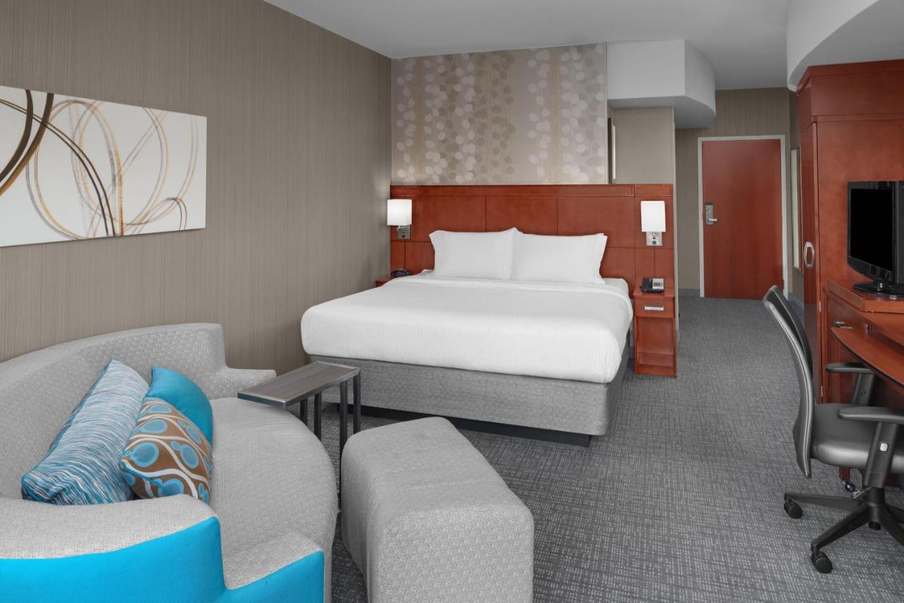 | Courtyard by Marriott Raleigh North/Triangle Town Center