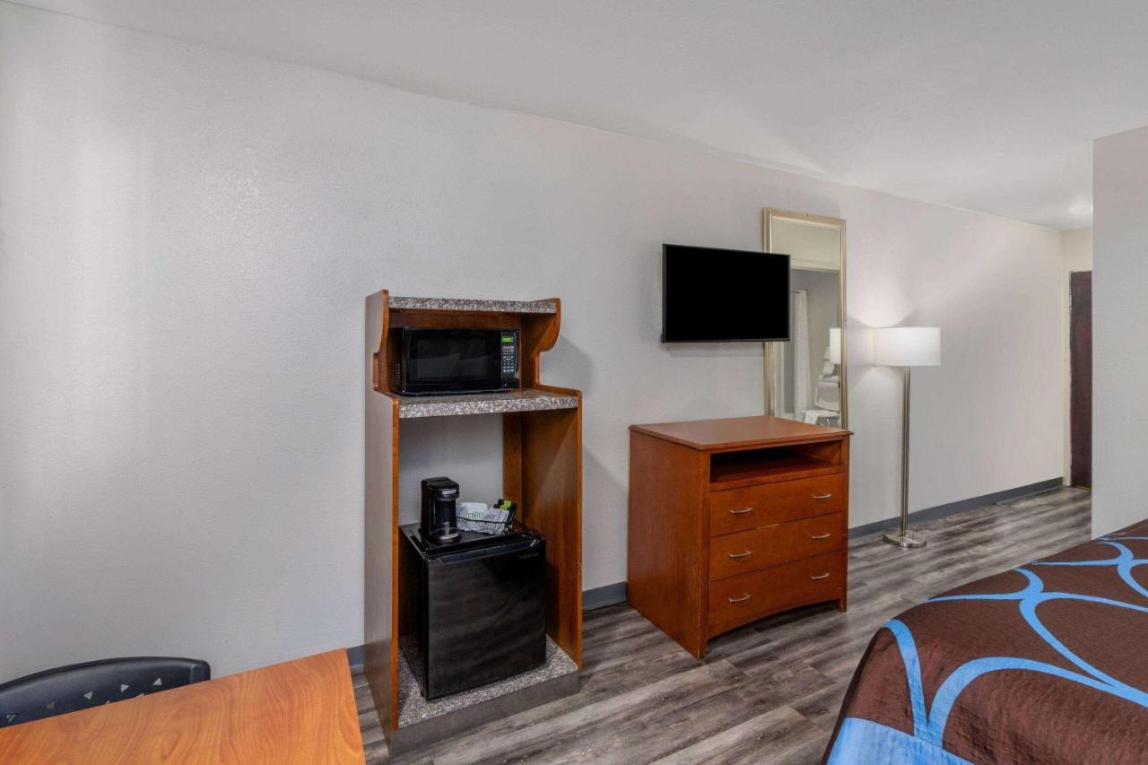 King Room - Disability Access - Non-Smoking at Super 8 by Wyndham Clayton
