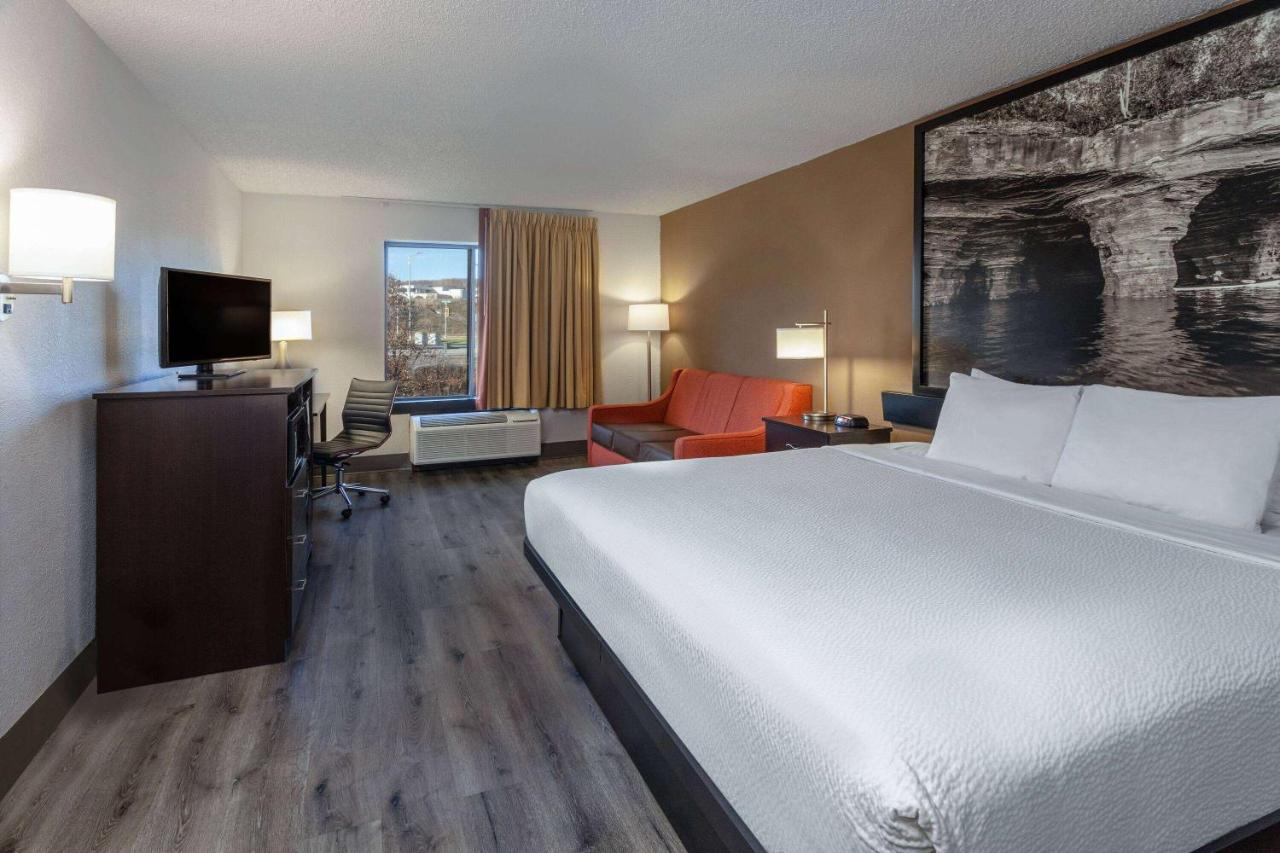 King Room- Non-Smoking at Super 8 by Wyndham Wausau
