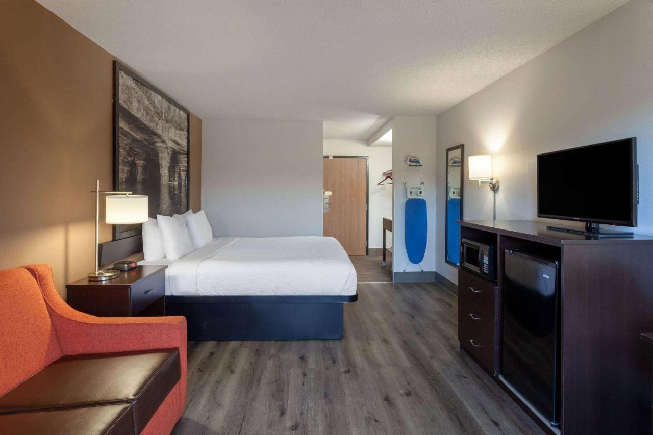 King Room- Non-Smoking at Super 8 by Wyndham Wausau
