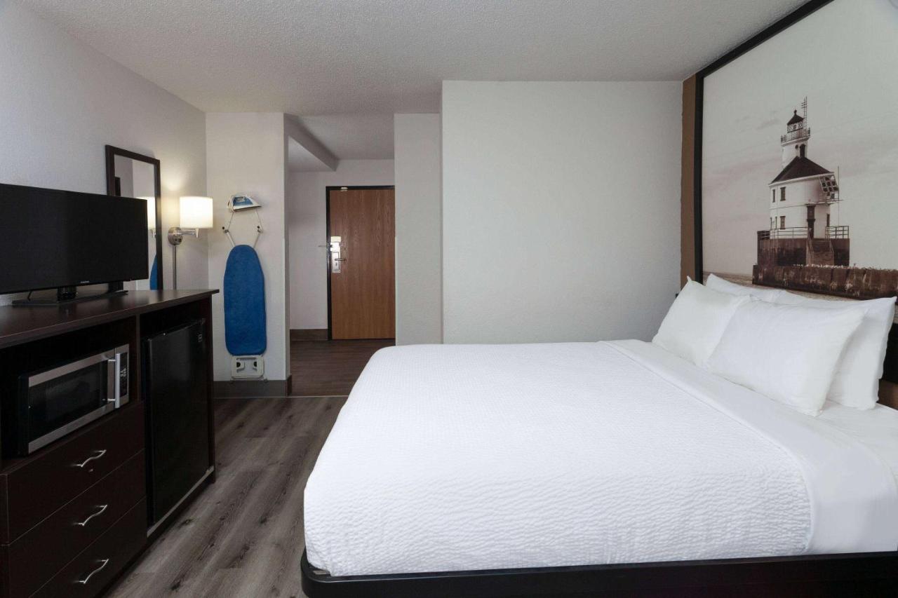 Queen Room - Non-Smoking at Super 8 by Wyndham Wausau