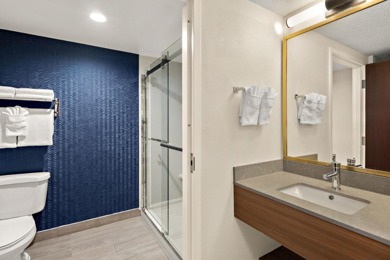 | Fairfield by Marriott Chesapeake