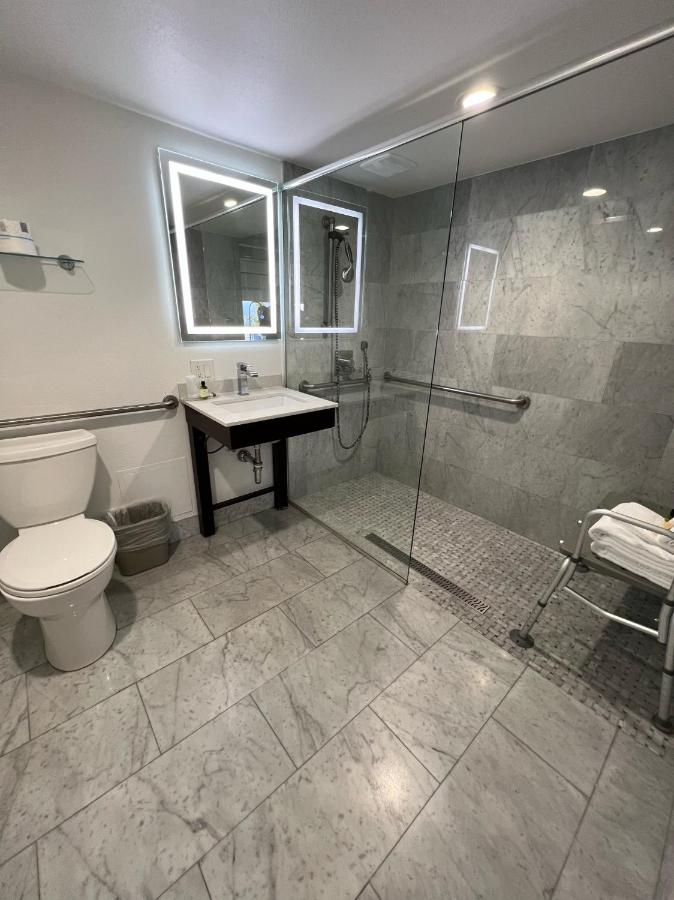 Queen Room - Disability Access at Capri Laguna on the Beach